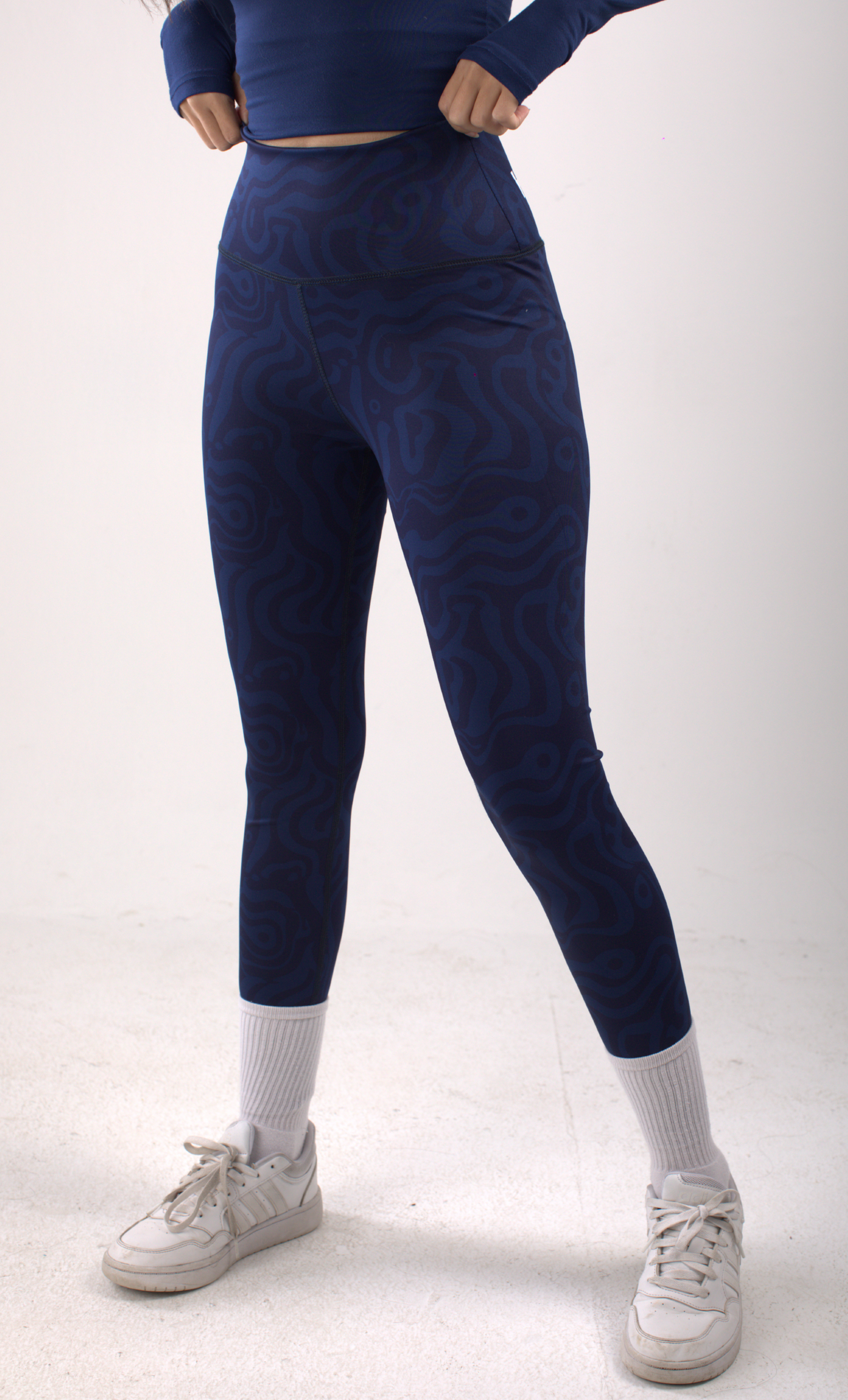 MIDDLE OF THE NIGHT Leggings